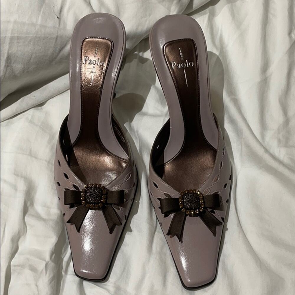 Paola 8 heeled mule lilac with bejeweled bow euc